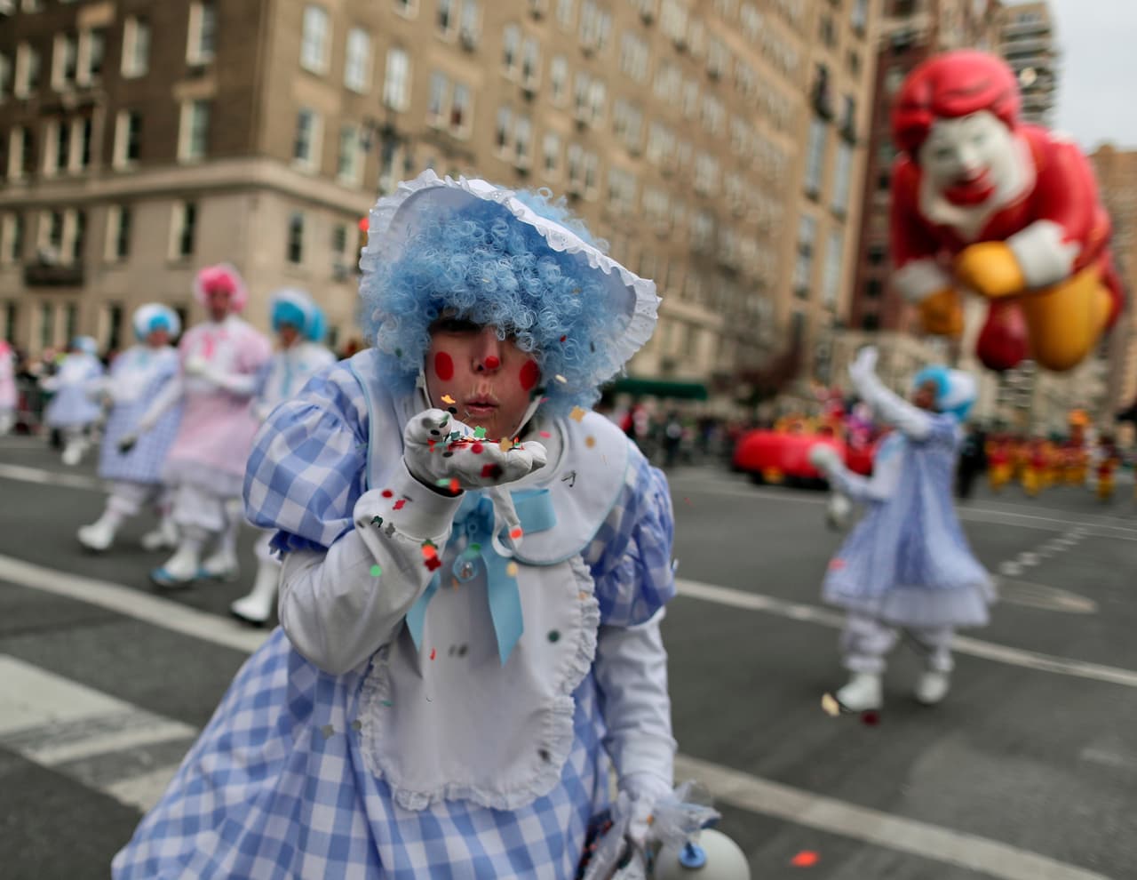 Personajes coloridos marchan por las calles de Nueva York. Se calcula que desfilaron más de mil payasos.
<br>