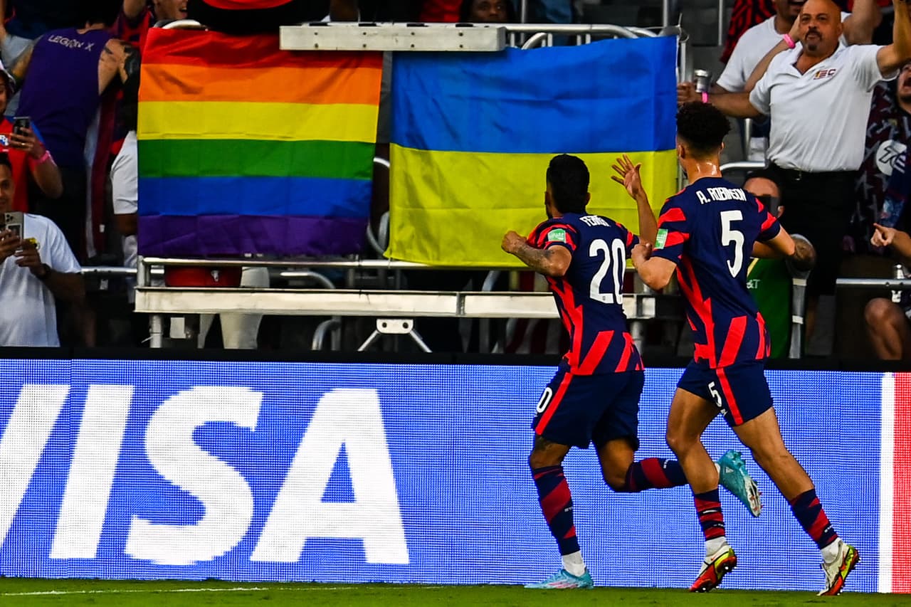 Con gran actuación de Christian Pulisic, la selección de Estados Unidos le pasó por encima a Panamá, lo eliminó y puso pie y medio en Qatar 2022 en lo que sería su regreso a una Copa del Mundo.