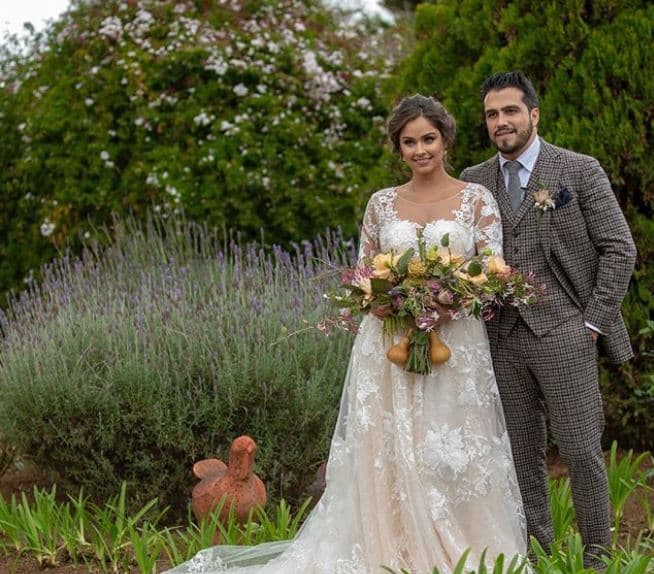 El día de su enlace matrimonial, Andrés informó que la anulación de su boda religiosa con 
<a href="https://www.univision.com/famosos/claudia-martin-muerte-abuela-fotos">Claudia Martín</a> no se ha dado. Sin embargo, él y Perroni sí recibieron una bendición.
<br>