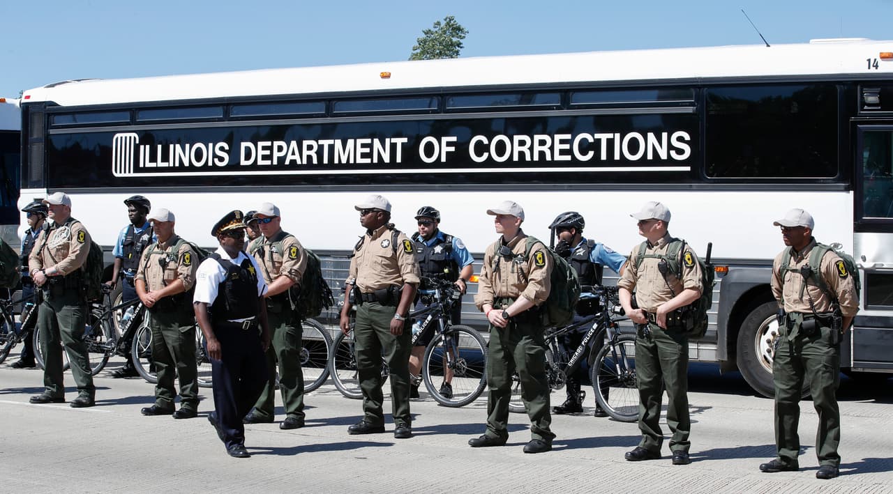 Decenas de oficiales de policía fueron movilizados para vigilar la marcha.