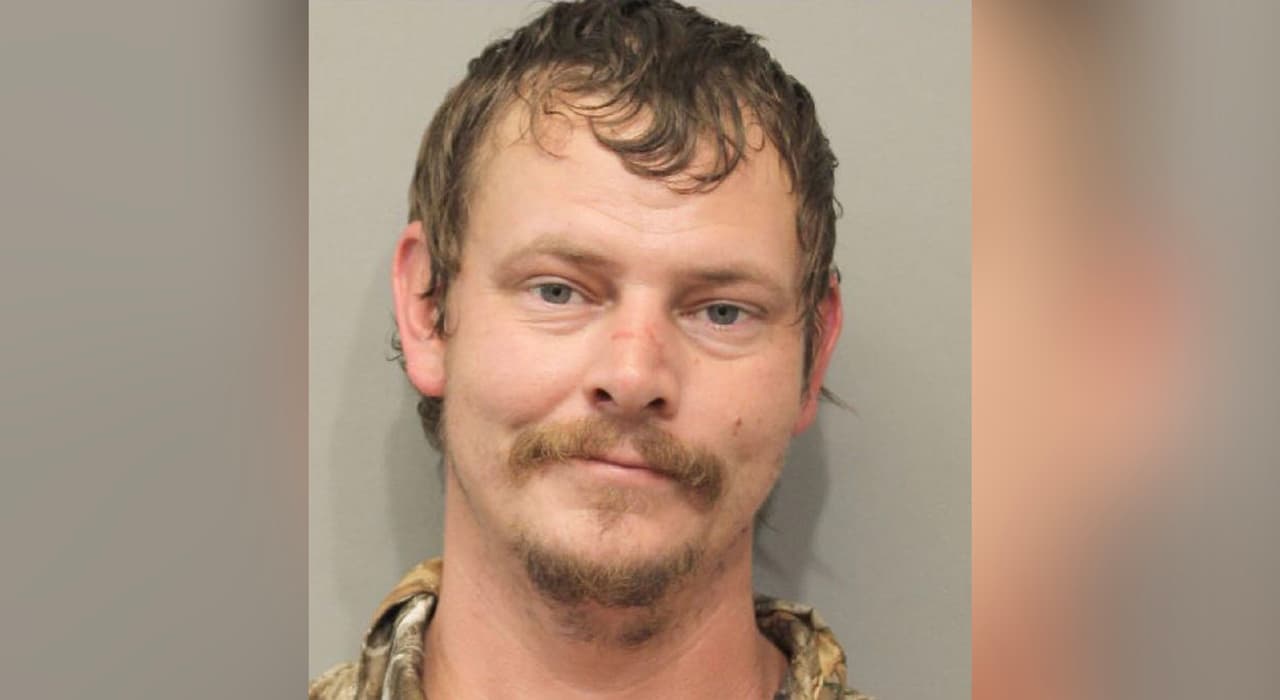 Richard Mueller enfrenta cargos también por negarse a detenerse y dar información.