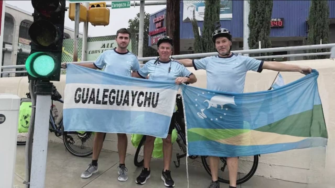 Tres argentinos cruzan América en bicicleta para llegar al Mundial en Texas