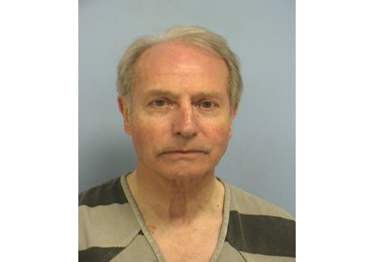 Otras tres mujeres acusan a sacerdote de Austin de agresión sexual 