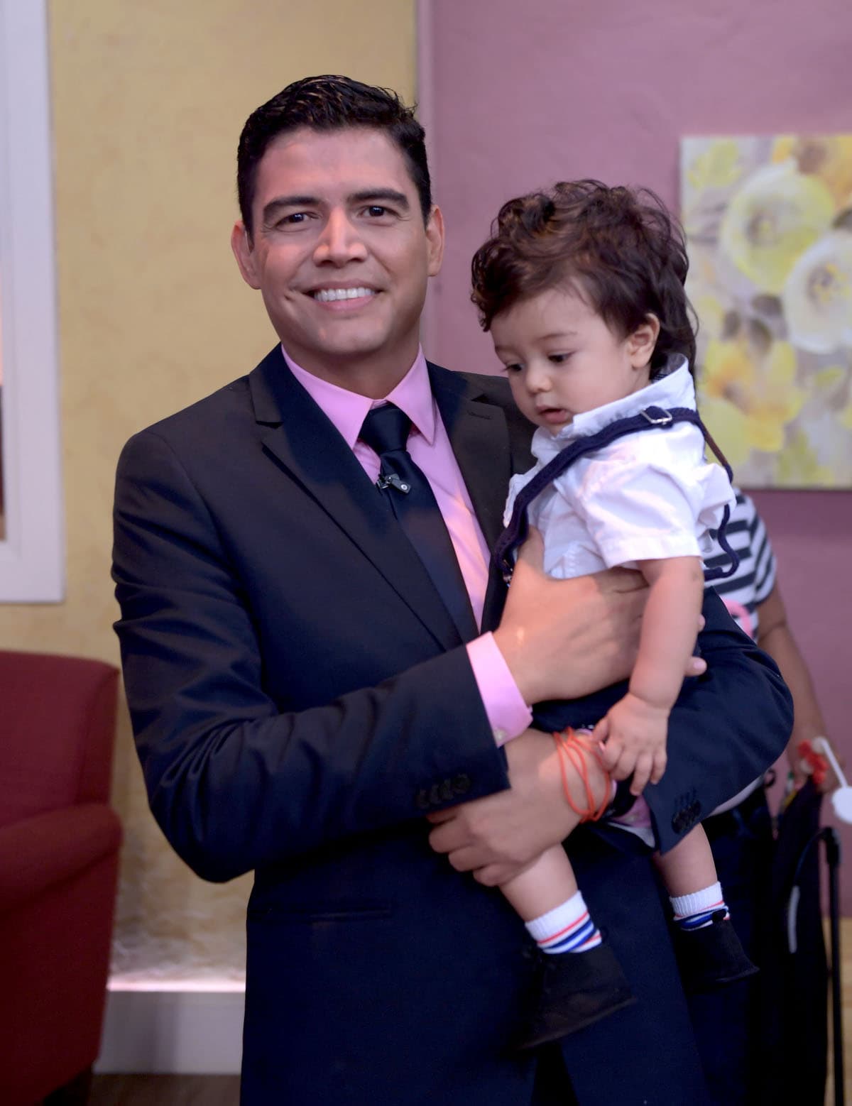 Baby Joshua, el angelito de Orlando Segura, también se robó las miradas y cómo no enamorarse con esos ojazos.