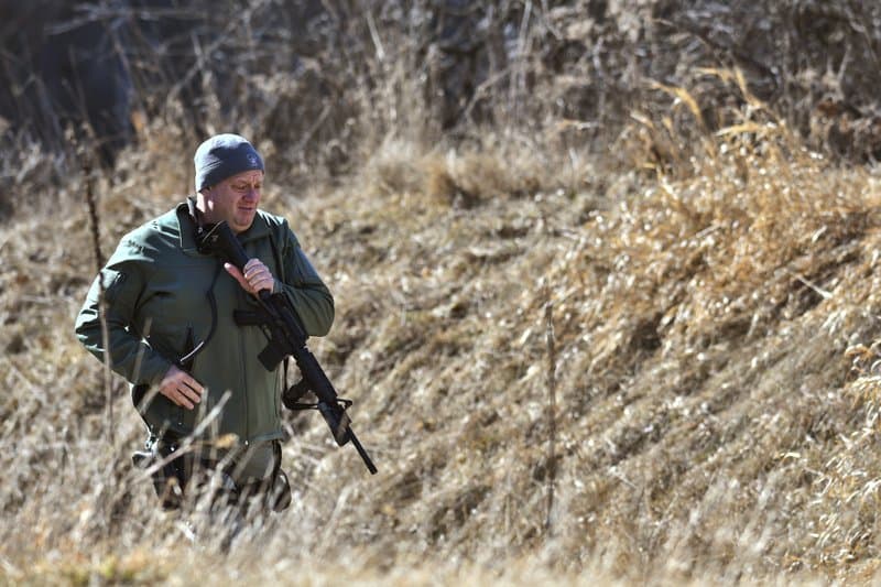 Arrestan al joven que mató a sus padres en un tiroteo en la Universidad de Michigan