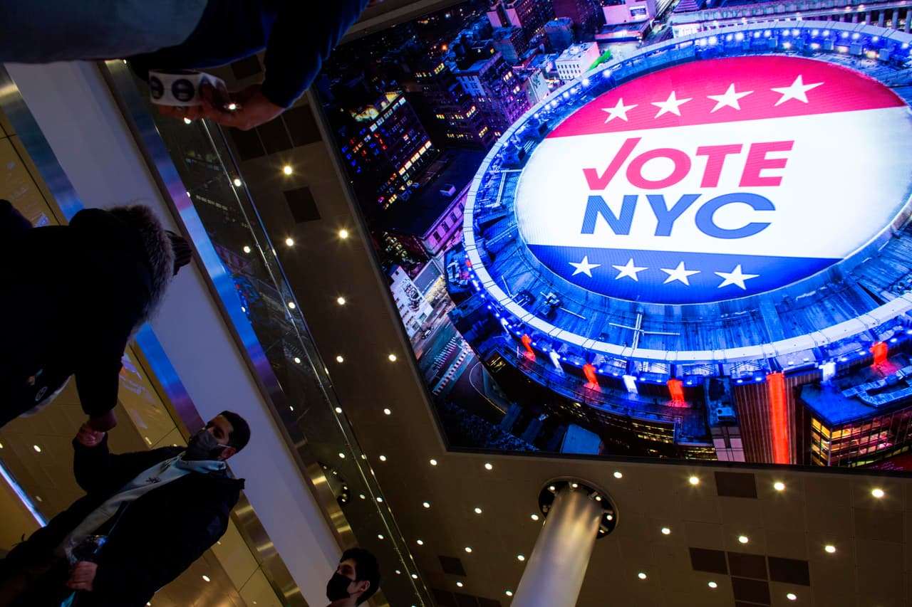 Ciudad de Nueva York retrasó certificación de las elecciones para finalizar procesamiento de votos por correo 