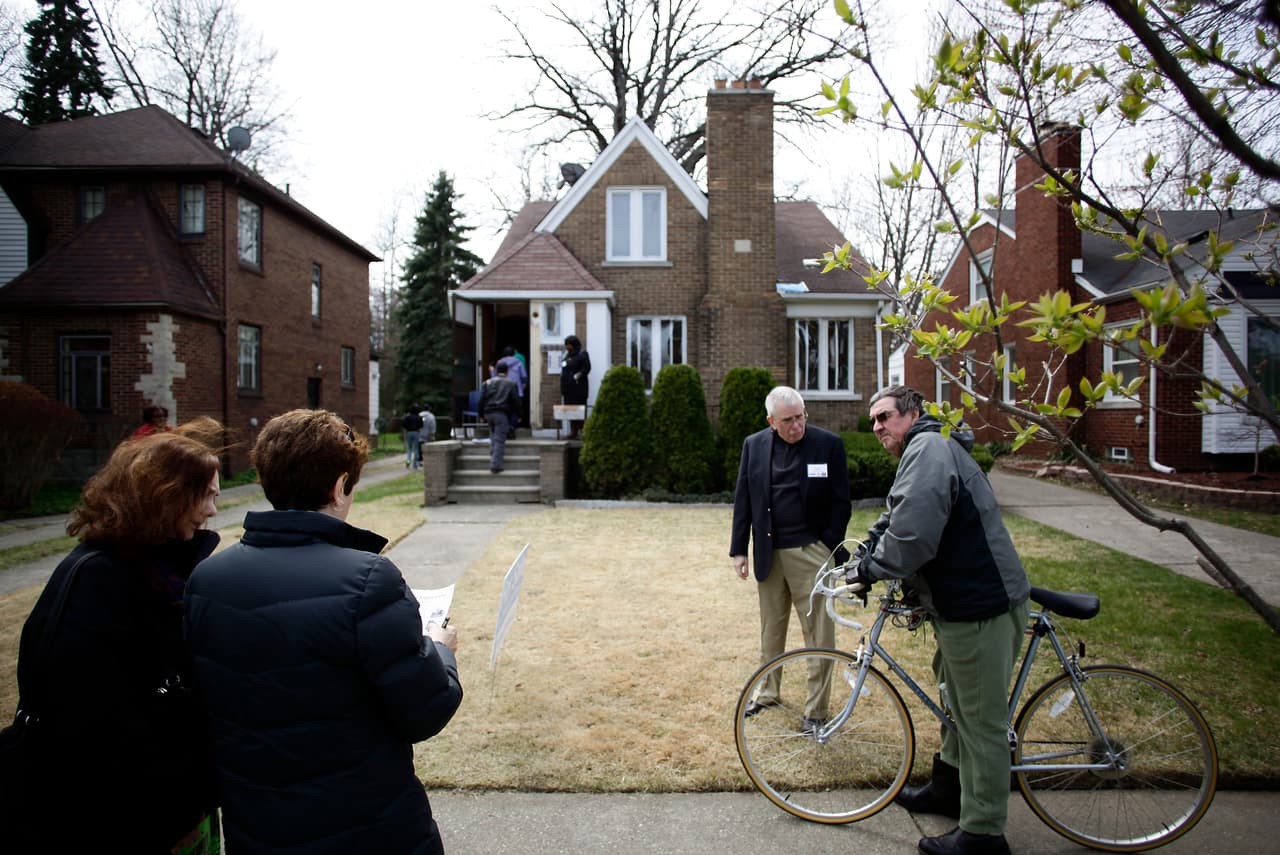 <a href="https://www.usatoday.com/story/news/nation/2021/09/08/what-least-expensive-zip-codes-america-real-estate-covid/5769847001/" target="_blank">24/7 Wall St. revisó los datos proporcionados por ATTOM Data Solutions</a>, un proveedor de datos de bienes raíces y propiedades y determinó:
<br>
<br>
<b>Puesto número 3.</b>
<br>
<br>1. Código Postal: 48228.
<br>2. Ubicación: Detroit, Michigan.
<br>3. Precio medio de venta de la vivienda: 34.500 dólares.
<br>4. Ingreso medio por hogar: $27,337
<br>
<br>El código postal 48228, ubicado en el oeste de Detroit, tiene algunas de las casas menos costosas de los Estados Unidos. La casa típica de la zona que se vendió en 2020 se vendió por solo 34.500 dólares.
<br>