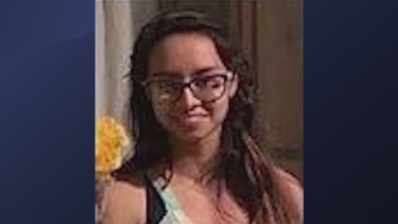 Según el médico forense, el deceso de esta joven hispana se debió a un estrangulamiento, por lo cual la policía determinó investigar el caso como homicidio. Activistas que acompañan a la familia de la víctima informaron que habrá una recompensa de $10,000 para quien dé información sobre el paradero de el o los responsables.