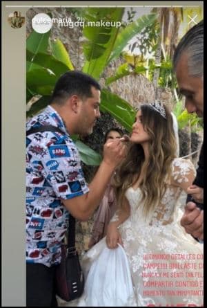 Quiñones se encargó de retocar durante la boda el maquillaje de la actriz y cantante.