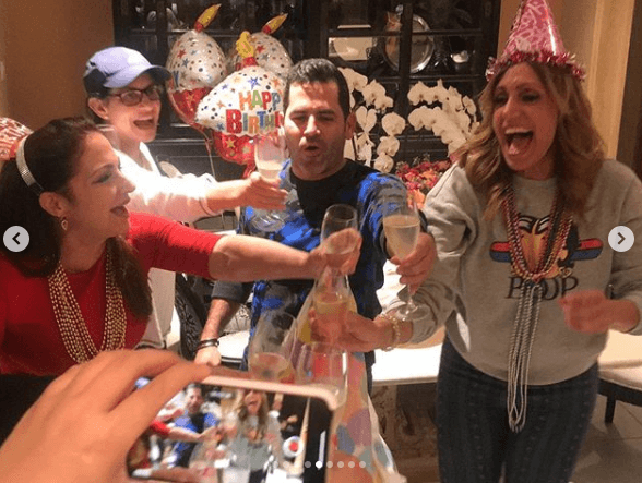 La celebración comenzó en la madrugada, cuando Lili fue soprendida por sus 
<b>familiares y amigos más cercanos</b>.