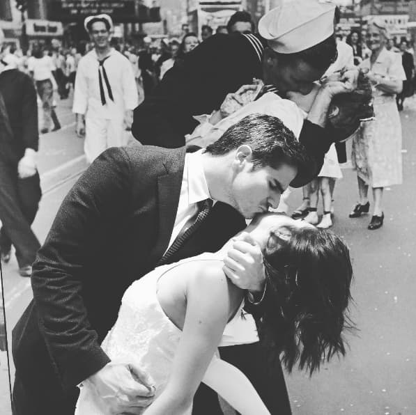 Los actores aprovecharon el viaje para tener una sesión de fotos muy romántica.