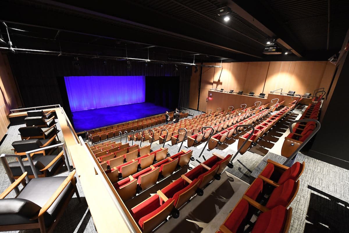 Para participar en las actividades de Fuquay-Varina debe registrarse, y las clases en interiores serán limitadas a no más de 8 personas por salón. También requieren el uso de mascarillas o tapabocas en sus instalaciones. Vea aquí más información.