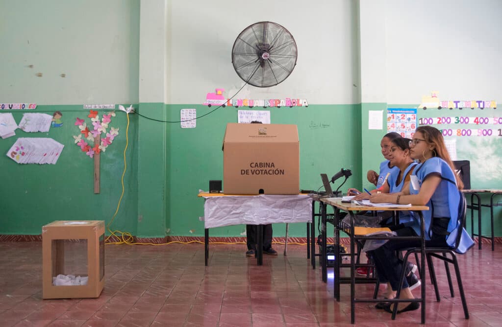 Dominicanos en Nueva York pueden verificar su sitio de votación
