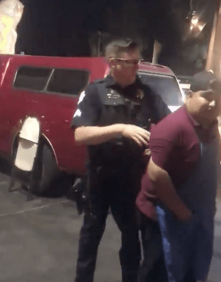 El oficial no cometió ninguna arbitrariedad. Así lo determina un informe de la Oficina de Revisión Independiente de Fresno que investigó el hecho.