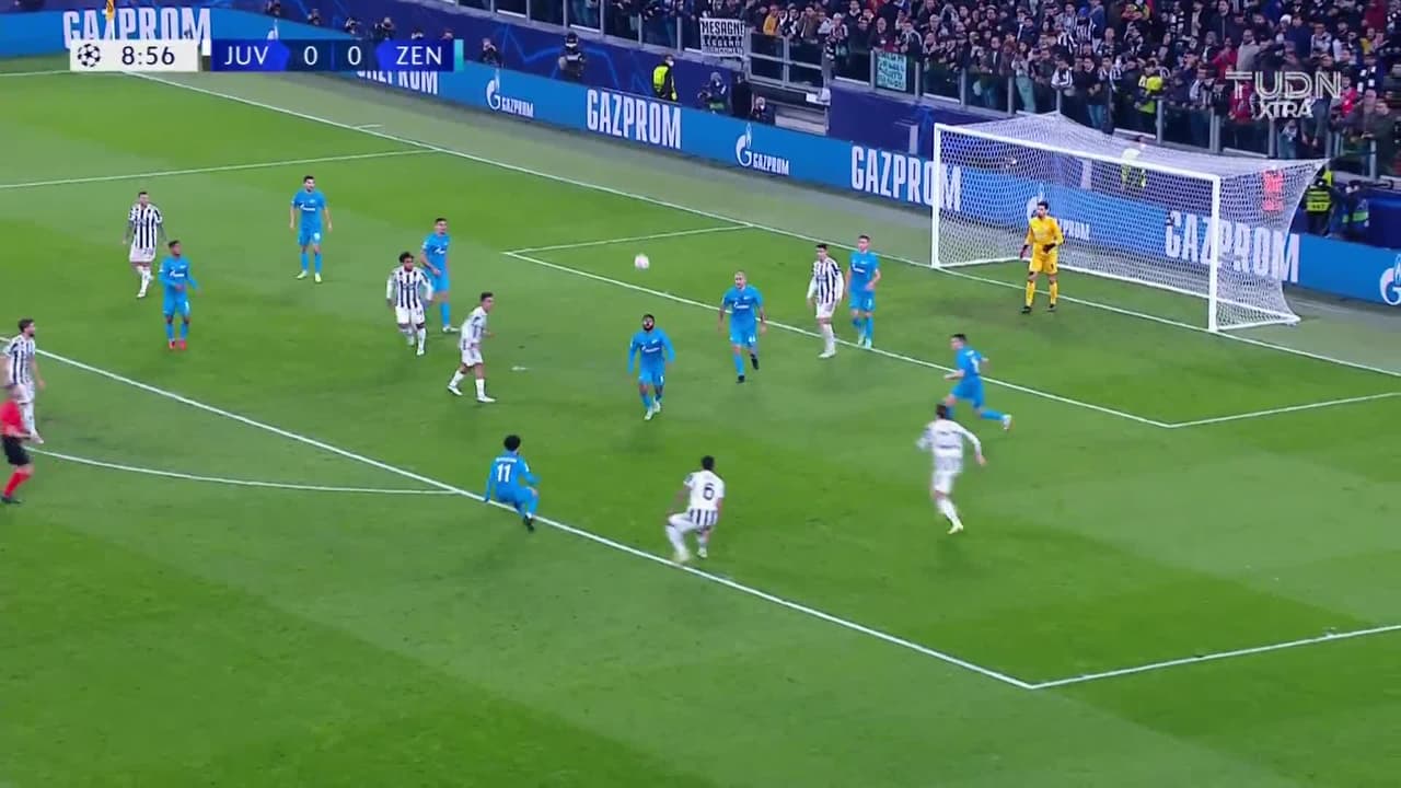 ¡CERCA! Paulo Dybala disparó que se estrella en el poste.