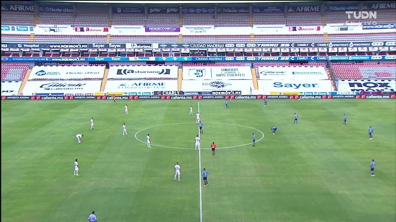 Arranca el partido y la pelota está en juego.