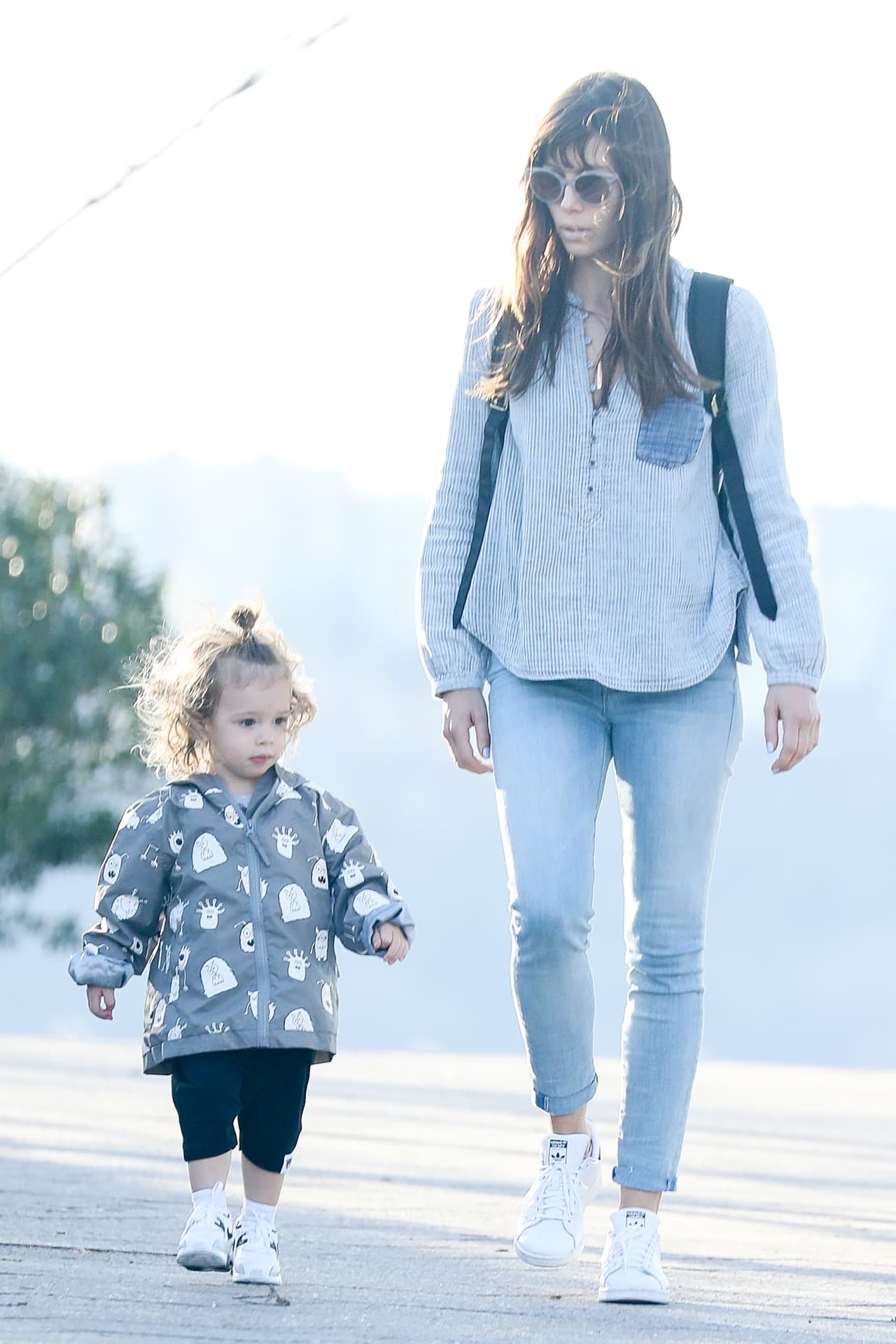 Silas Randall Timberlake, hijo de Jessica Biel y Justin Timberlake, paseó con su mamá con mucho estilo el 17 de abril en Chelsea, Manhattan.