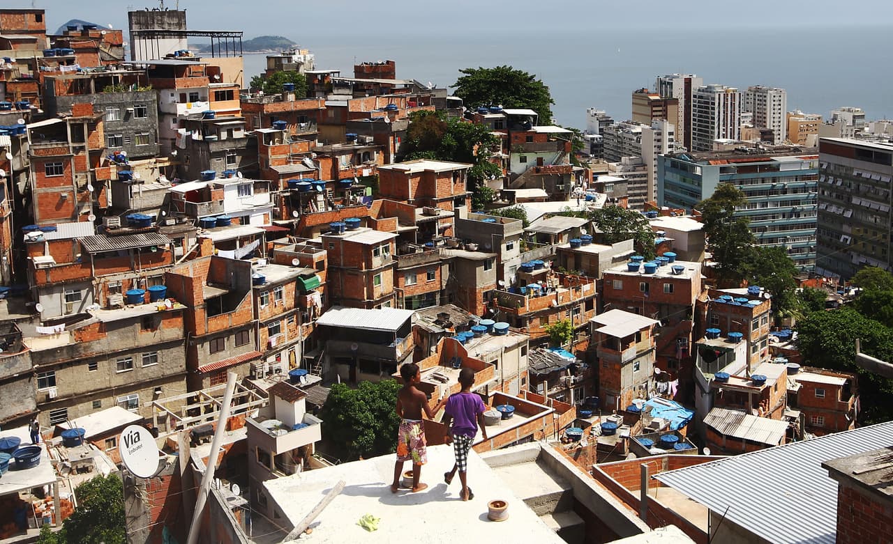 <b>Puesto 21. Rio de Janeiro, Brazil: 13,374,000 habitantes en 2020.</b> En 2000 tenía 11,307,000, creció 18% en los últimos 20 años. Brasil es el país más poblado de América Latina (alrededor de 209 millones).