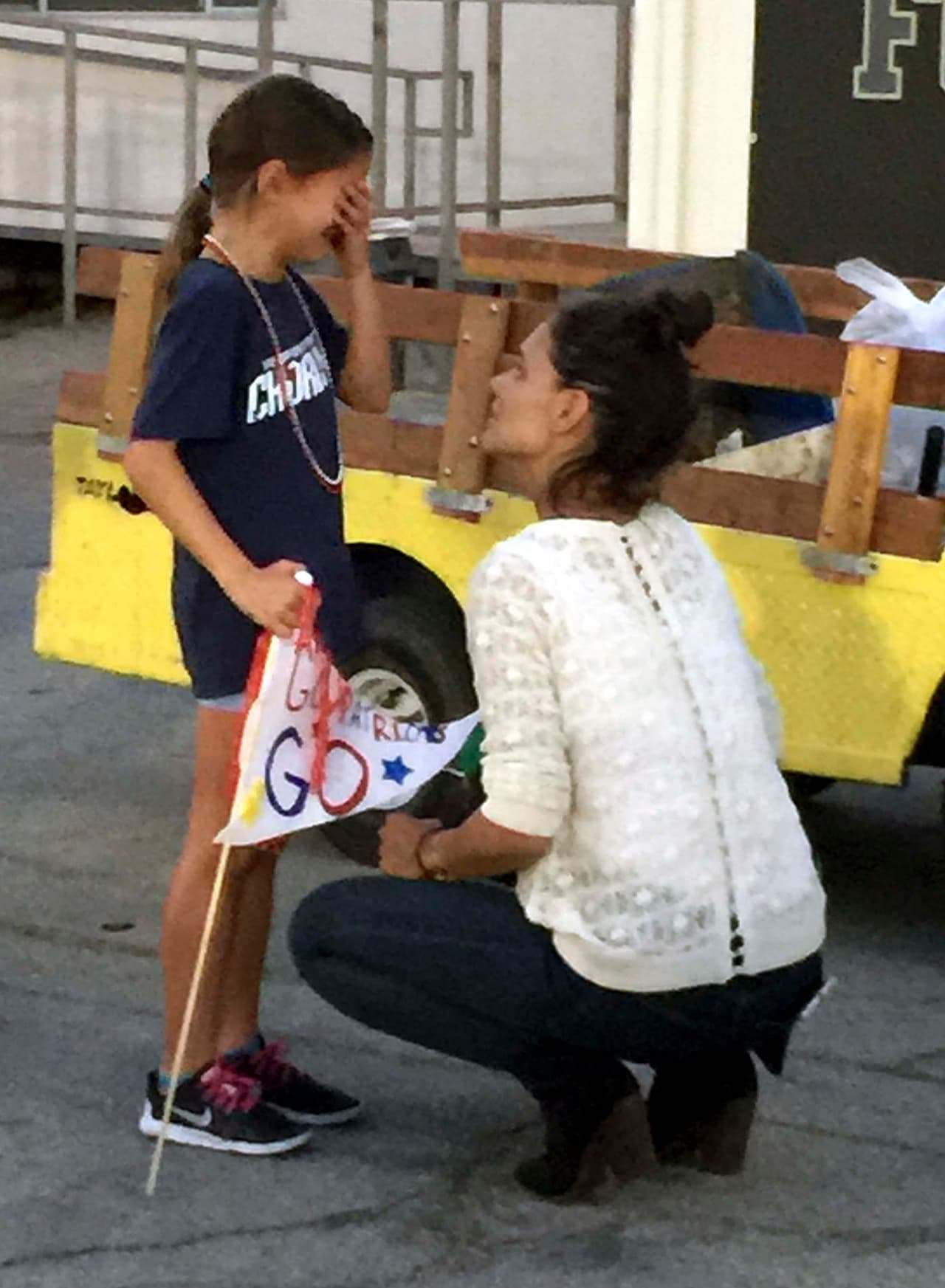Al parecer, no le gustó algo de sus compañeritos.