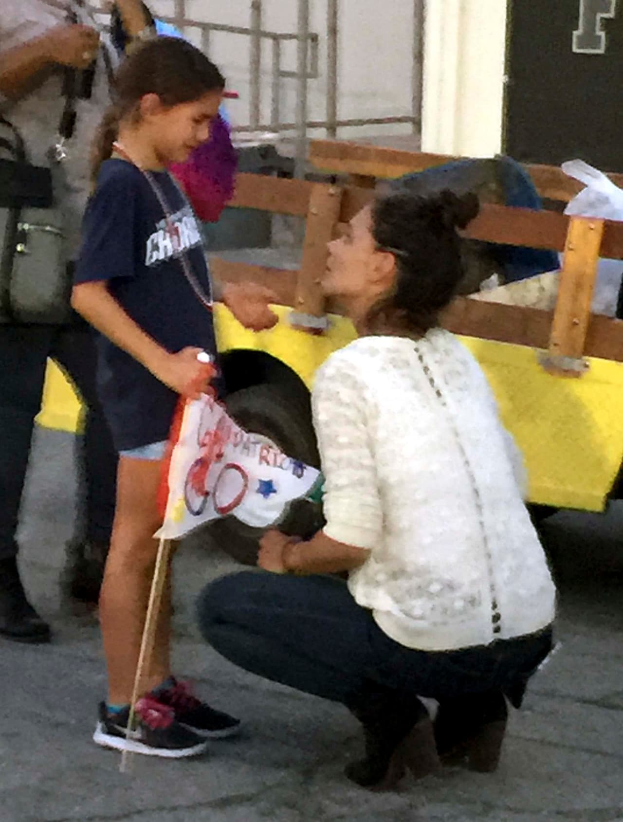 Tardó mucho para consolar a la pobre nena.