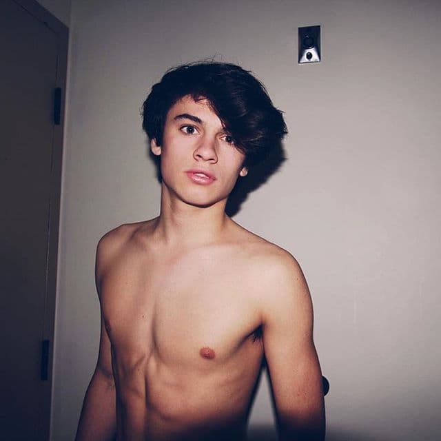 Dylan Jagger Lee, hijo de Pamela Anderson y Tommy Lee, ya despunta para convertirse en un súper modelo.