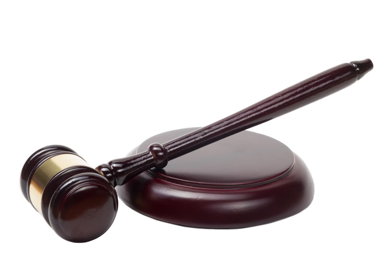 Saldrás bien de un problema legal en tu empleo o cierta situación que te inquietaba, sin complicarte la vida con situaciones fuera de tu control. El área laboral está en un tono positivo aunque hayan ocurrido algunos inconvenientes en días pasados.