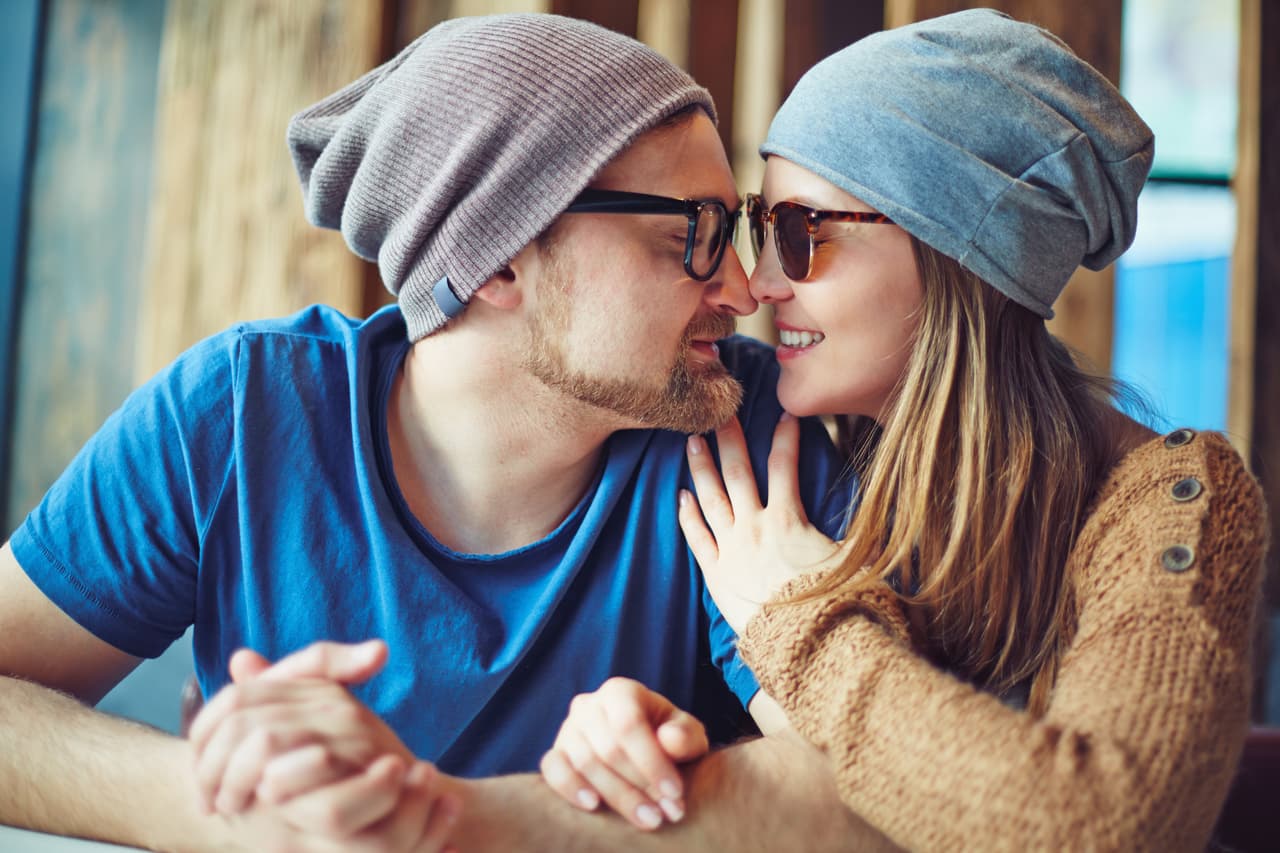 Todos podemos aprender de los demás y con una actitud abierta, sensible y cariñosa tendrás de tu parte la entrega de ese corazón que estás anhelando tanto. ¿Soltero o soltera? No te preocupes, no será por mucho tiempo.