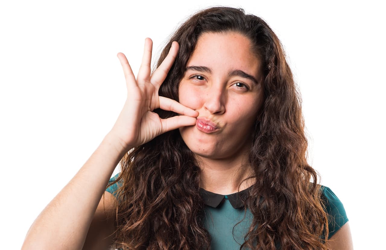 En enero tu regente Mercurio estará en tránsito directo hasta el 5 cuando inicia su movimiento retrógrado en Acuario para regresar a su traslado directo el 25. Durante esos días debes ser muy prudente y no decir lo primero que se te ocurra puesto que podrías cometer indiscreciones.