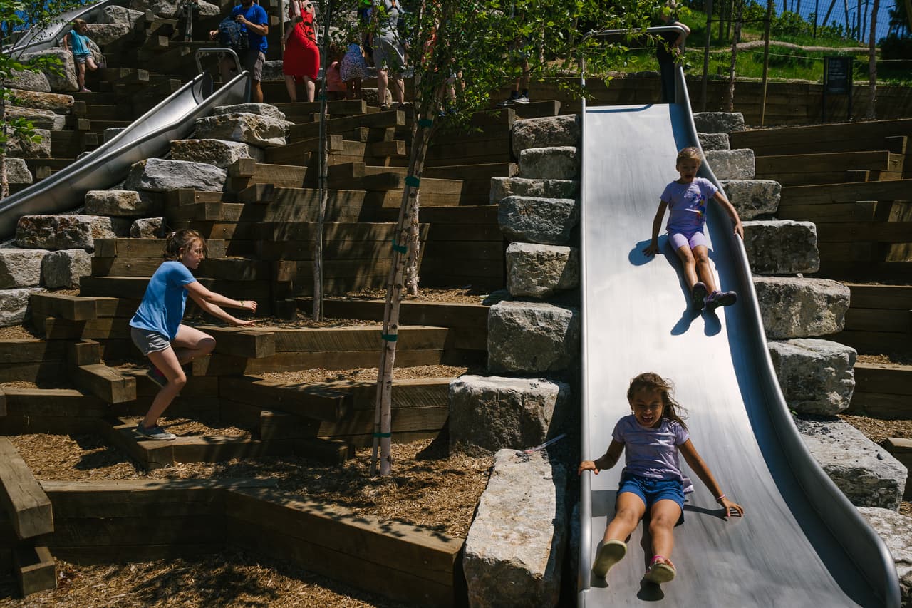 La chorrera en Slide Hill es uno de los grandes atractivos para los pequeños.