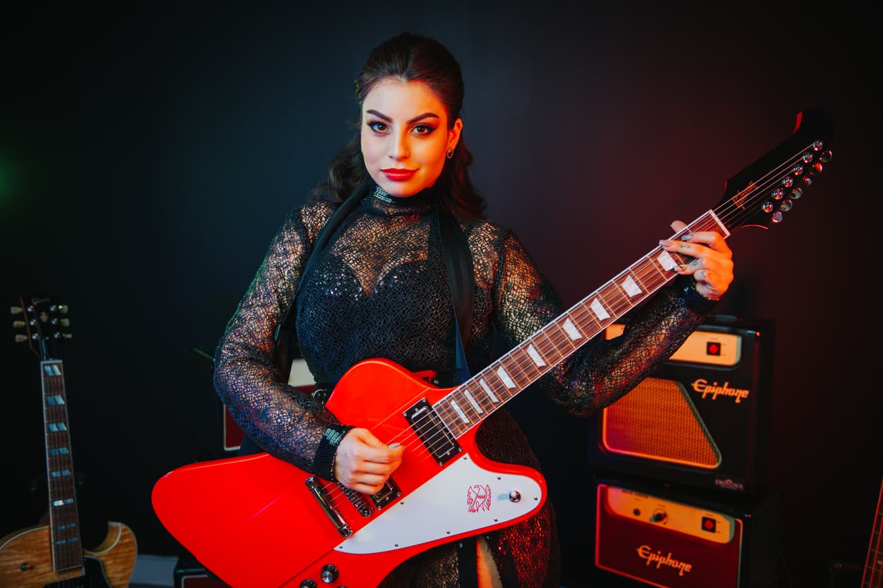 Tiene cinco hermanos y su deporte favorito es el kickboxing; colecciona pececitos y tatuajes: tiene 25.