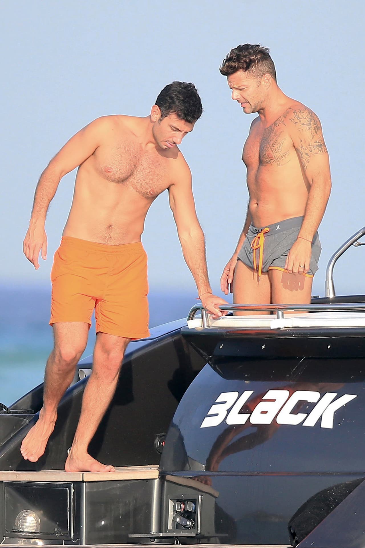 Ricky Martin y su galán, Jwan Yosef, se encuentran de vacaciones en Ibiza, España.