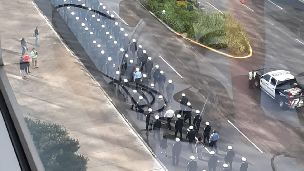 “Estamos agradecidos por las muestras de cariño y apoyo de la familia HFD, la Asociación de Bomberos Profesionales de Houston y el público. Estamos de luto por el trágico y prematuro fallecimiento de nuestro esposo, padre, hijo, bombero e investigador de incendios, exjefe de tripulación de la Infantería de Marina y amigo”, señala el comunicado.