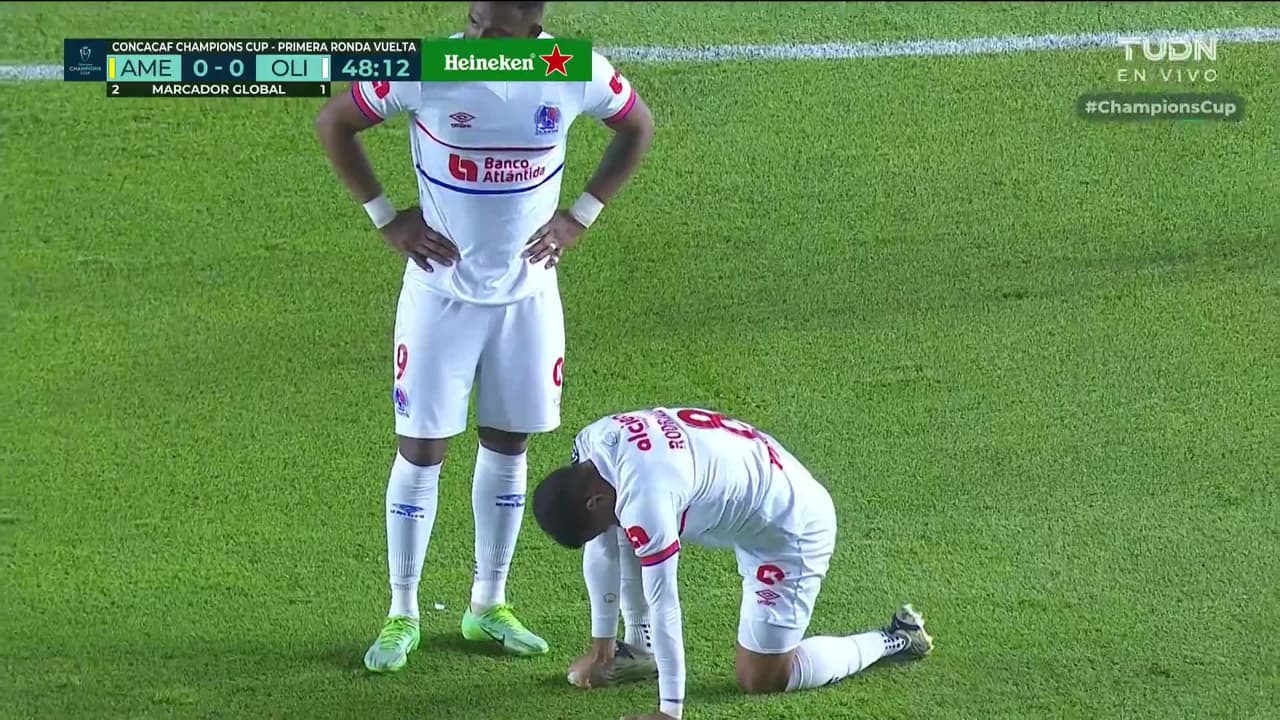 ¡TIRO ATAJADO! disparo por Víctor Dávila.