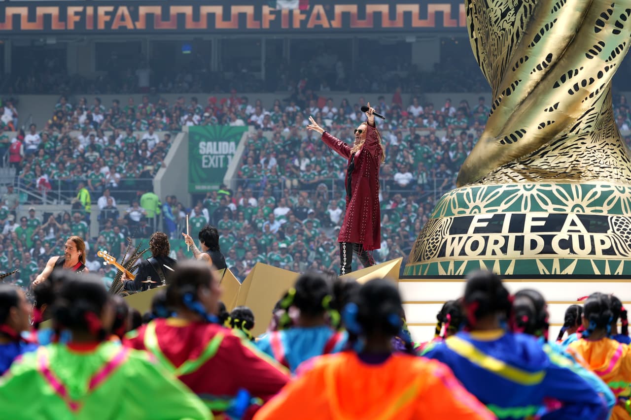 La banda mexicana de pop-rock Maná actúa durante la ceremonia de inauguración previa al partido del Grupo A de la Copa Mundial de fútbol entre México y Sudáfrica, en Ciudad de México, el jueves 11 de junio de 2026.