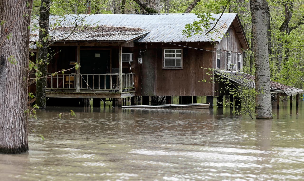 La inundación en Valley Park, Missouri, en abril de 2019. Desde principios de de año los afluentes al río Mississippi han acumulado más de 2 pies de lluvia, y en algunos puntos extremo ha llovido más de 40 pulgadas.