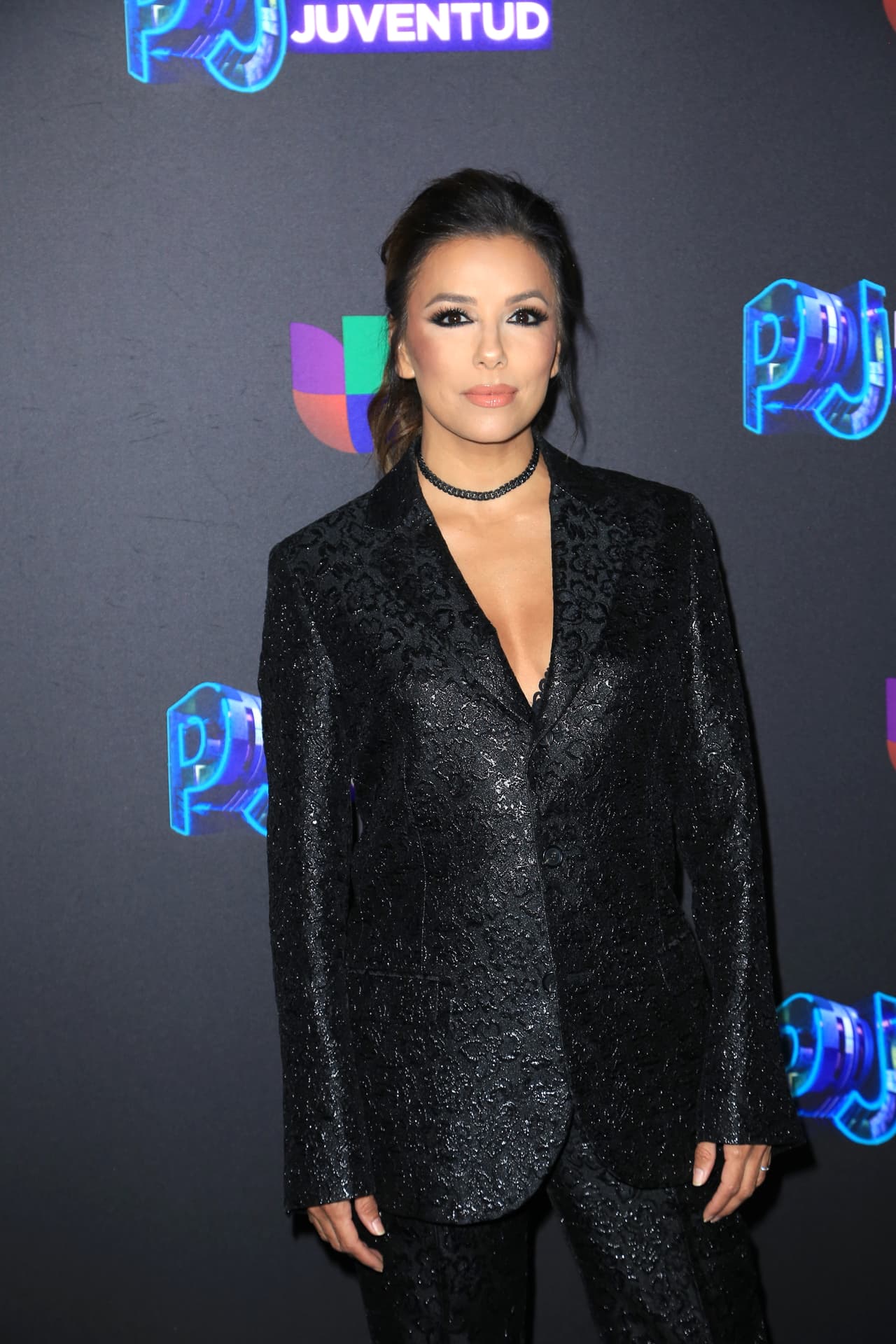 "Tenemos que poner 
<b><a href="https://www.univision.com/shows/primer-impacto/hablamos-con-eva-longoria-sobre-una-noble-causa-que-esta-cambiando-vidas-video" target="_blank">imágenes positivas</a></b> y tenemos mucho trabajo en poner esta imagen enfrente a la gente que no conoce nuestra comunidad y eso es el gran reto", reafirmó.