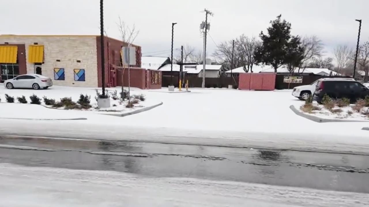 Alertan por formación de hielo negro en Dallas; piden a automovilistas tomar precauciones