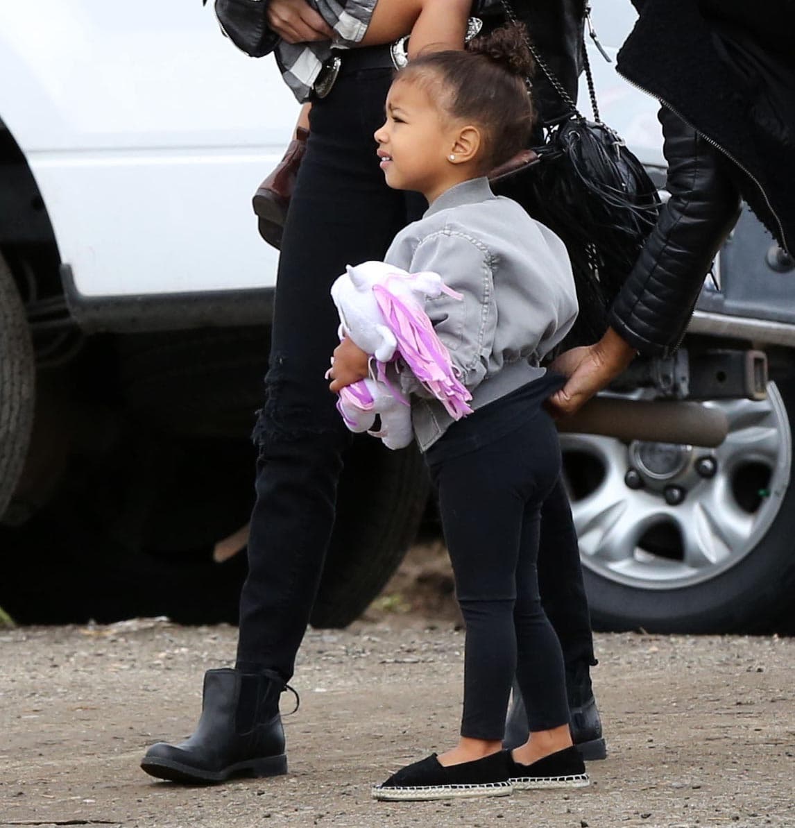 La sesión de fotos forma parte de la celebración por los 10 años de la bolsa Peekaboo de Fendi.