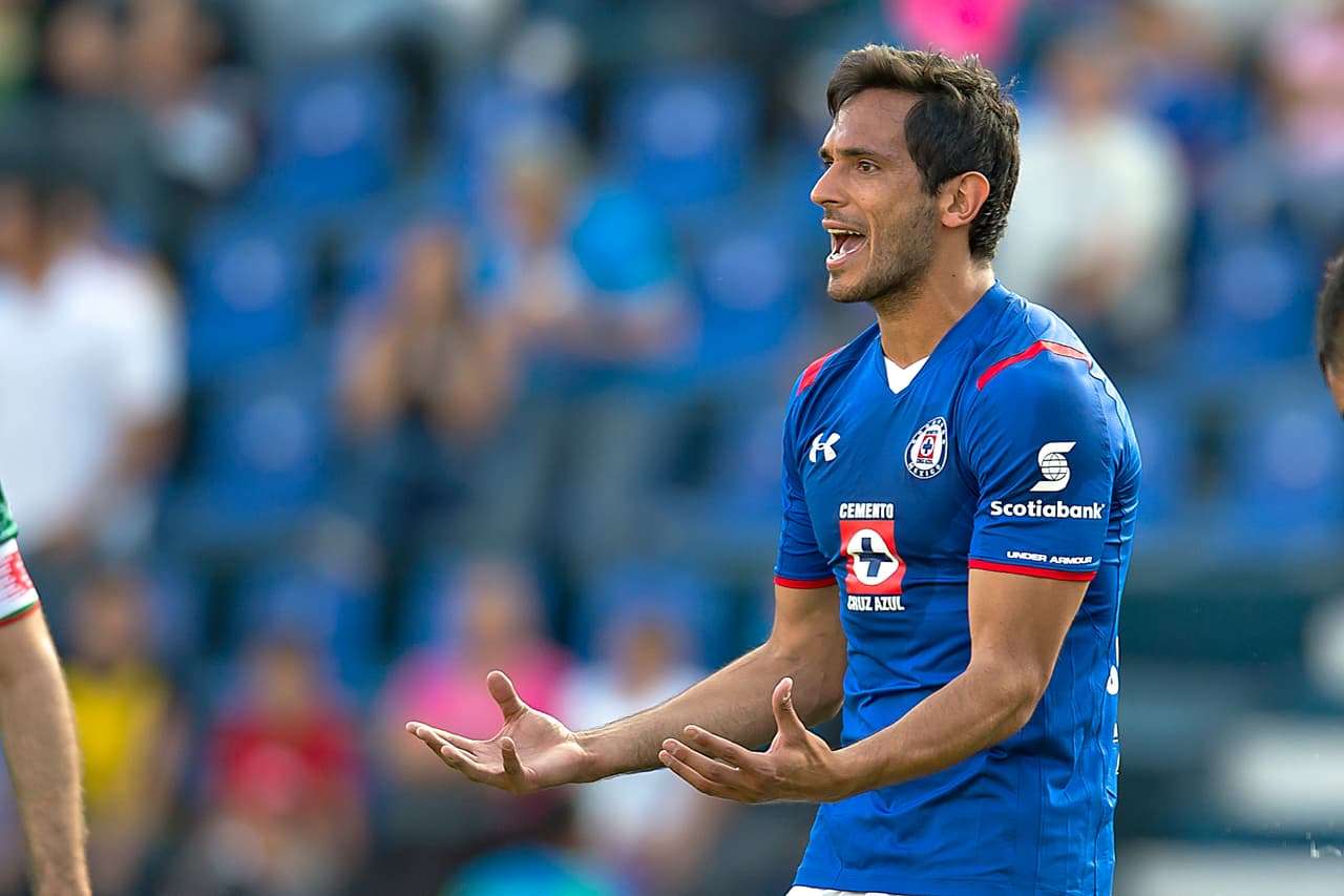 El delantero paraguayo
<b>Roque Santa Cruz </b>firmó con Cruz Azul en 2015 tras militar casi 16 años en el futbol europeo con el Bayern Múnich, Blackburn, Manchester City, Betis y Málaga.