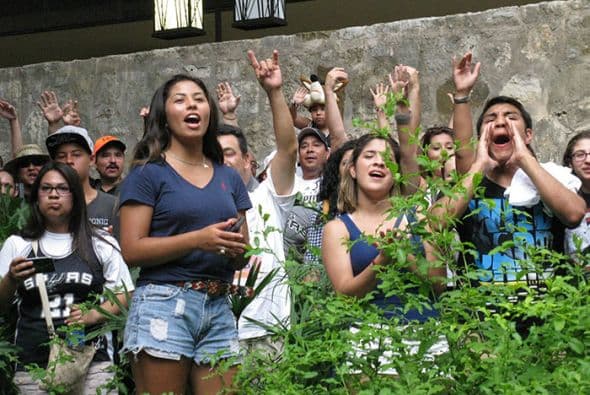 Photos: Spurs Championship Parade 2014 Barges