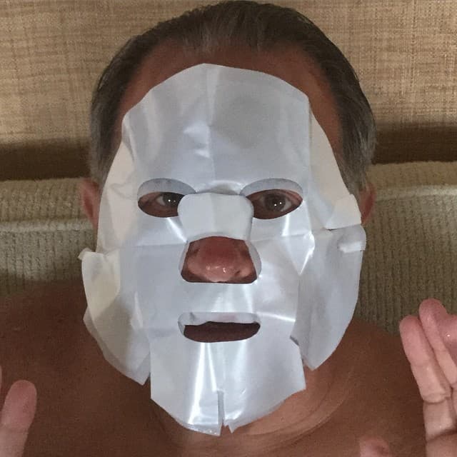 Raúl hasta se hizo un tratamiento de belleza.