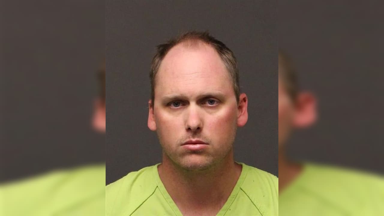 Un hombre es acusado de matar a una mujer y esconder el cuerpo en una bolsa durante meses
