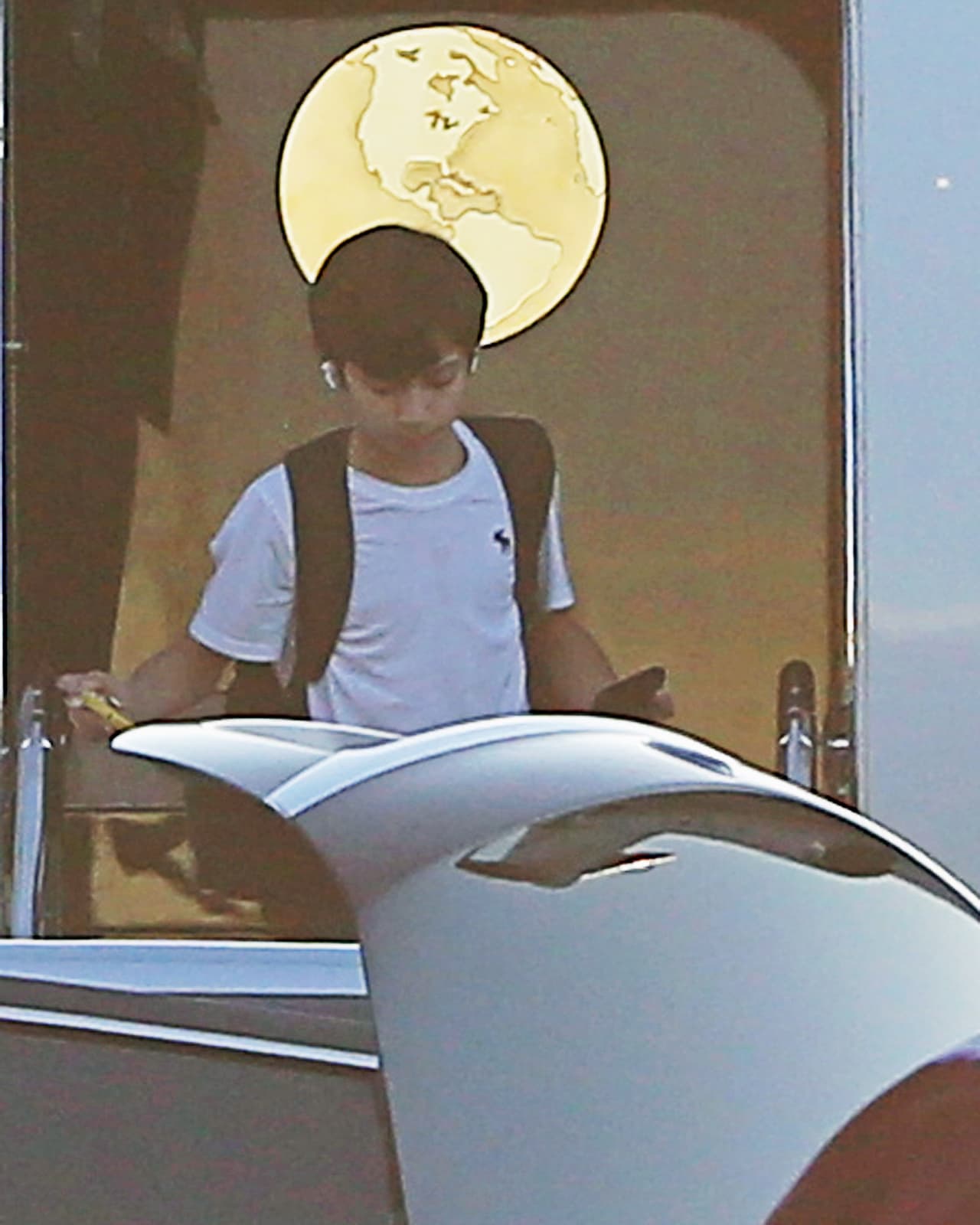 Jennifer López también dijo que está esperando a que sus mellizos "regresen" a ella y que estará "sobrellevando" los próximos años lo mejor que pueda.
<br>