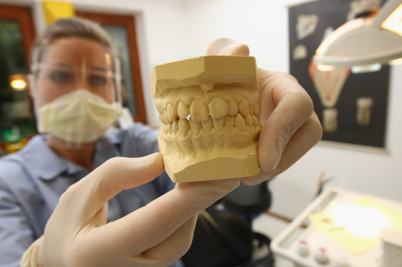 Por décadas, profesionales dentales de todo el mundo han recomendado el uso del hilo dental para ayudar el cepillado.