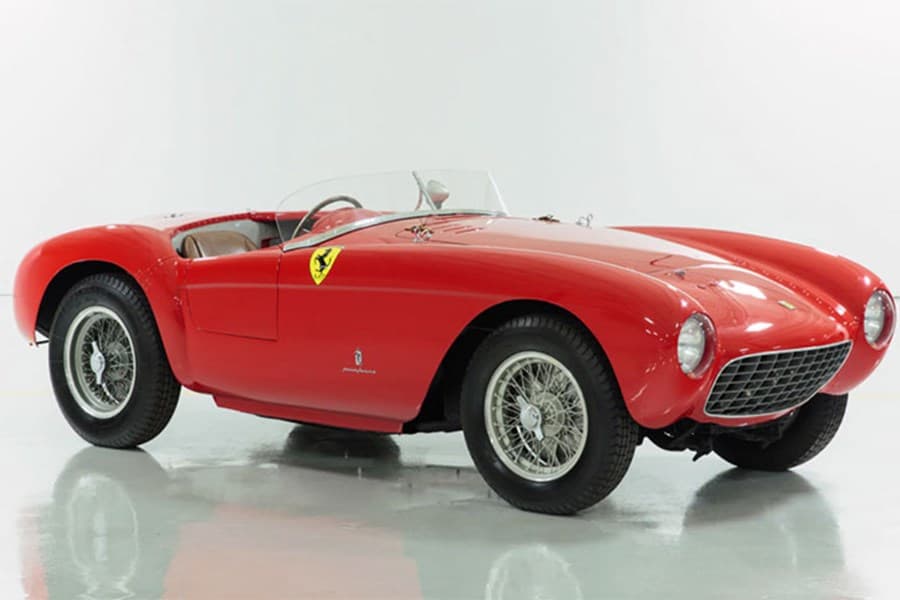 <b>Autos de colección </b>
<br>
<br>Este 
<b>Ferrari 500 Mondial Series I 1954 </b>es uno de apenas 11 unidades similares y pertenece a la afamada serie 500 Mondial de vehículos Ferrari de competencia de 4 cilindros, bautizada así en honor a los capeonatos 'mundiales' ganados por su corredor estrella Alberto Ascari, quien perdió la vida al año siguiente probando un Ferrari 750 Monza que iba a correr días más tarde.