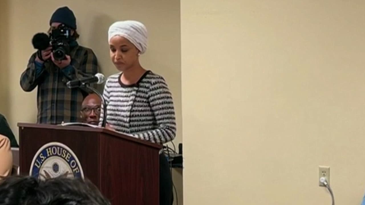 Ilhan Omar culpa a la retórica de Trump por ataque en su contra y rechaza acusaciones de montaje