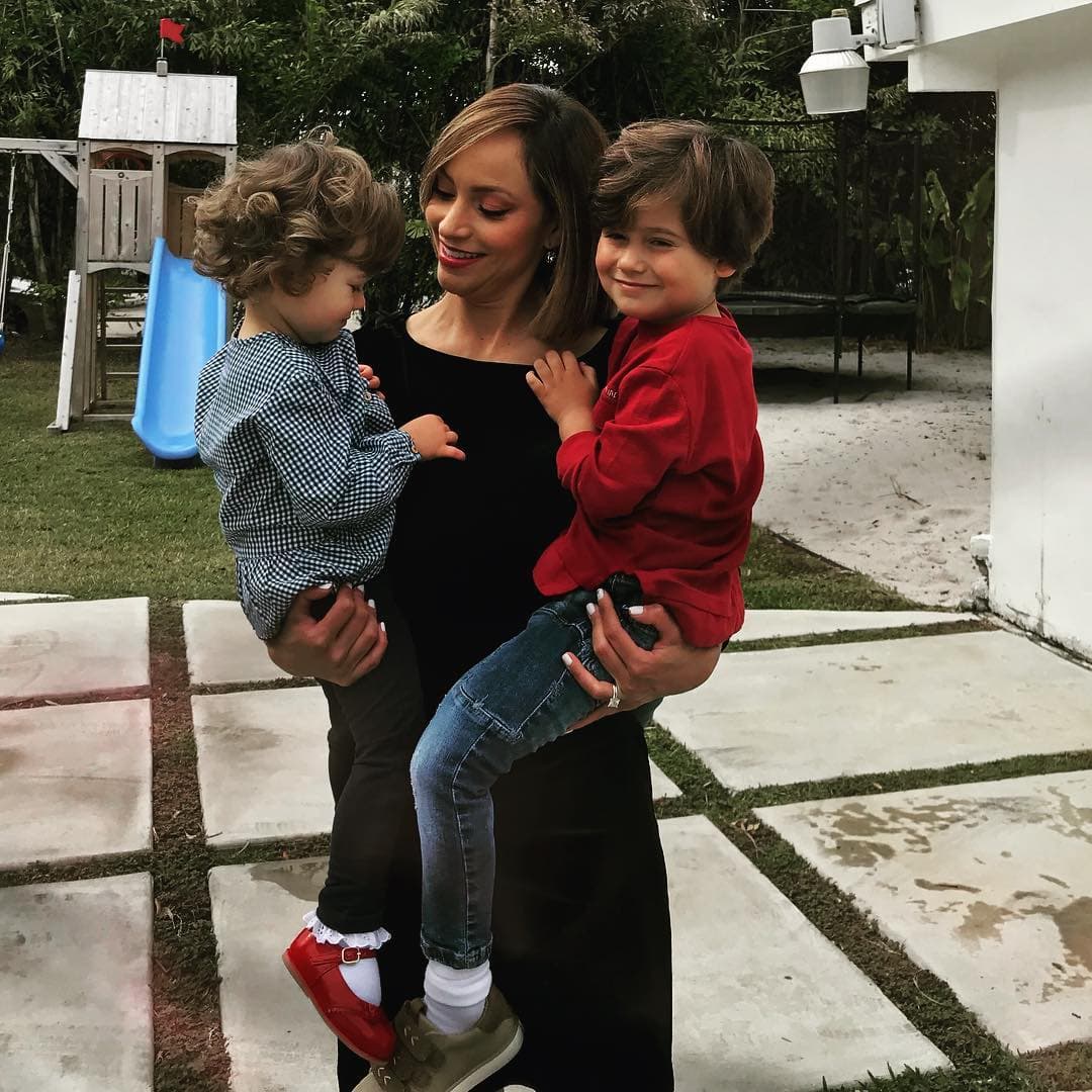 Bruce y Alana son la luz de sus ojos y cada día que pasa crece el amor entre ellos.