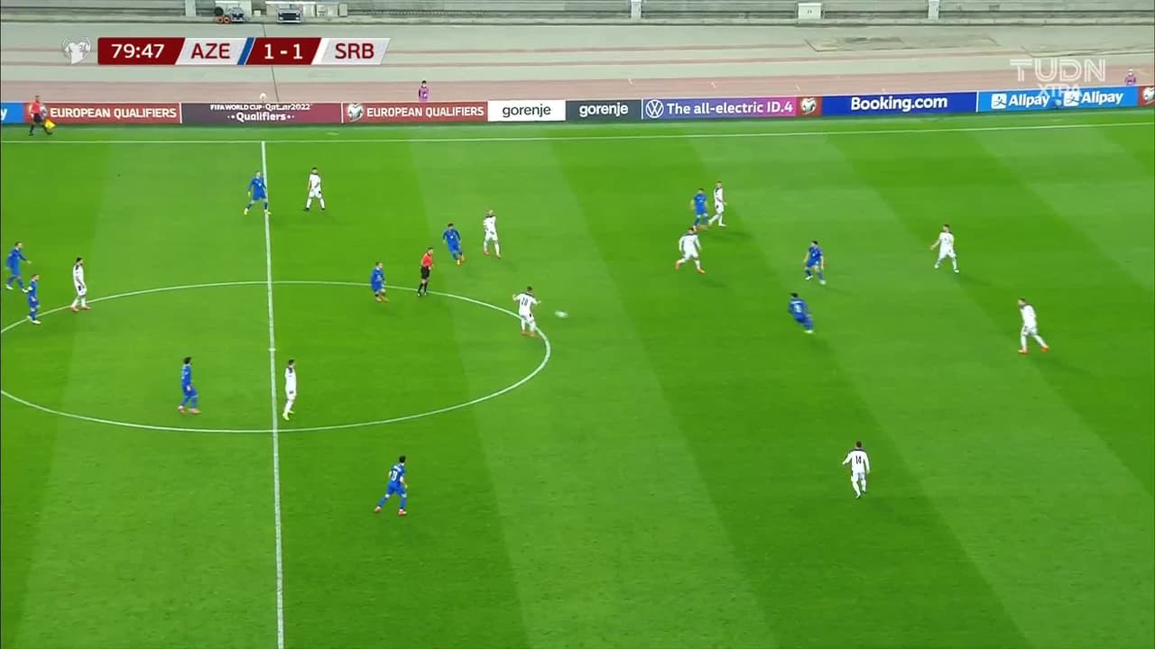 ¡GOL!  anota para Serbia. Aleksandar Mitrovic