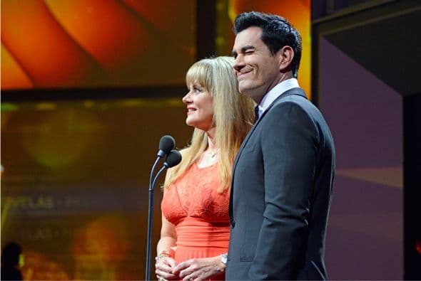 La bella Erika Buenfil y David Zepeda entregaron el premio a "Mejor Actriz Protagónica".