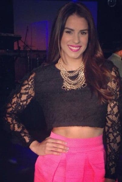 Con este fresco pero elegante atuendo disfrutó de la presentación del disco de Jencarlos Canela.